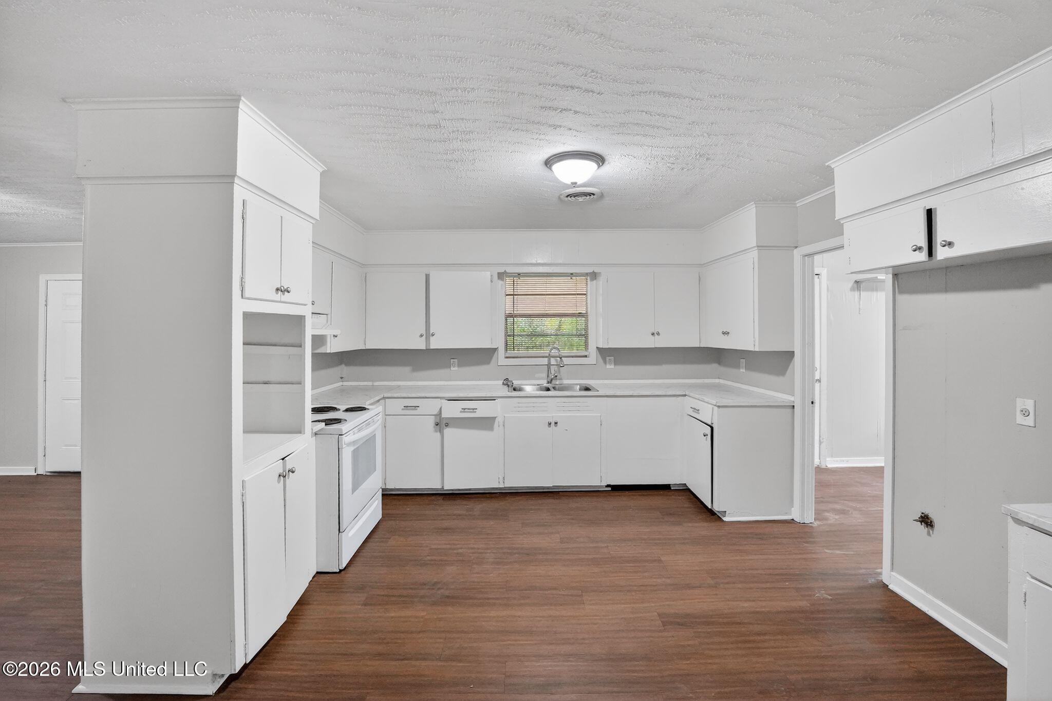 764 Avalon Road Jackson, MS 39206 - Photo 31 of 48 33_764_Avalon_Rd_Jackson_MS_39206-Kitche