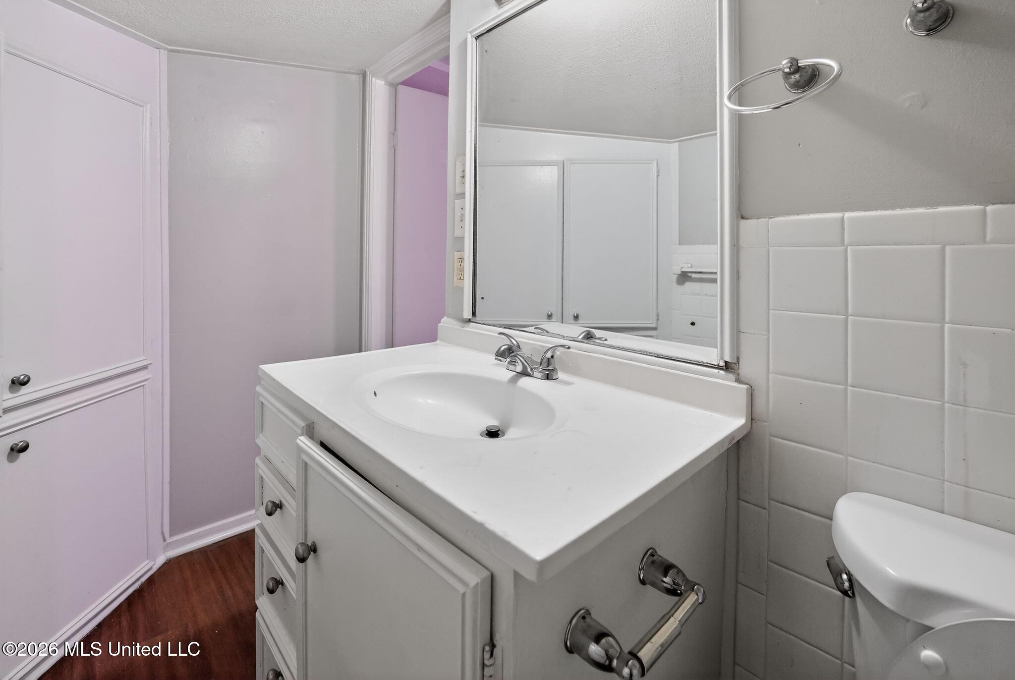 764 Avalon Road Jackson, MS 39206 - Photo 44 of 48 46_764_Avalon_Rd_Jackson_MS_39206-Bathro