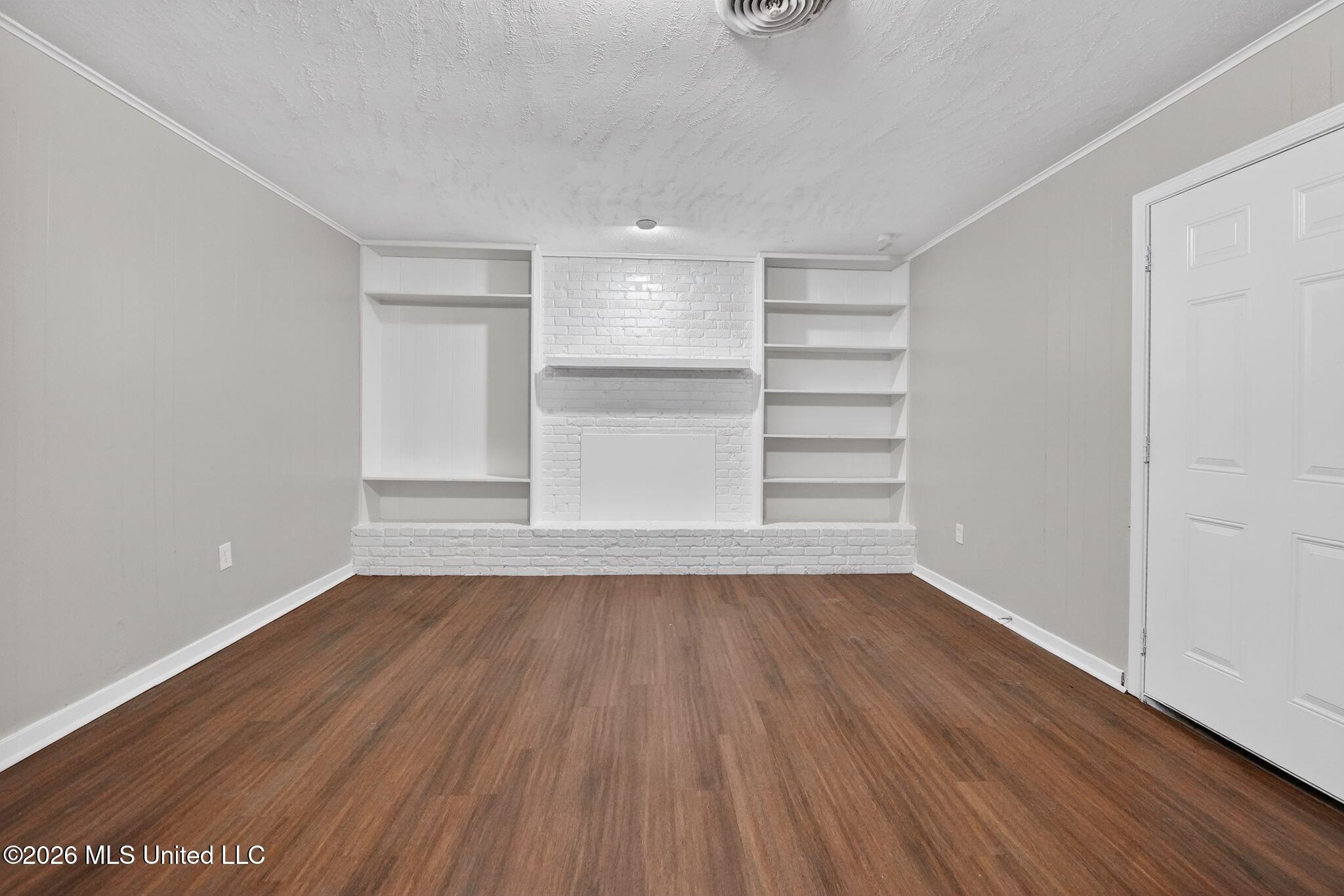 764 Avalon Road Jackson, MS 39206 - Photo 8 of 48 10_764_Avalon_Rd_Jackson_MS_39206-Living