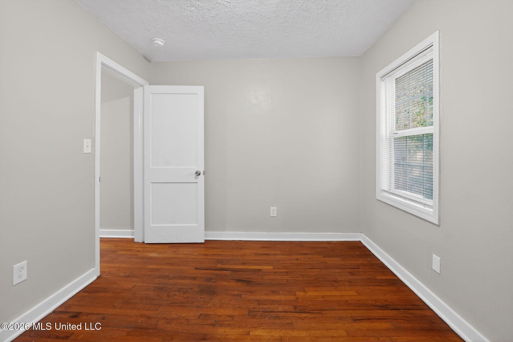 764 Avalon Road Jackson, MS 39206 - Photo 10 of 48 12_764_Avalon_Rd_Jackson_MS_39206-Living