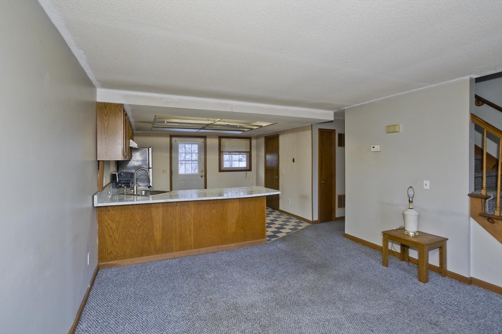 1430 Russell Road, Unit 19 Westfield, MA 01085 - Photo 4 of 34 Gallery Image 4