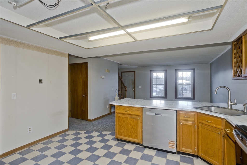 1430 Russell Road, Unit 19 Westfield, MA 01085 - Photo 8 of 34 Gallery Image 8