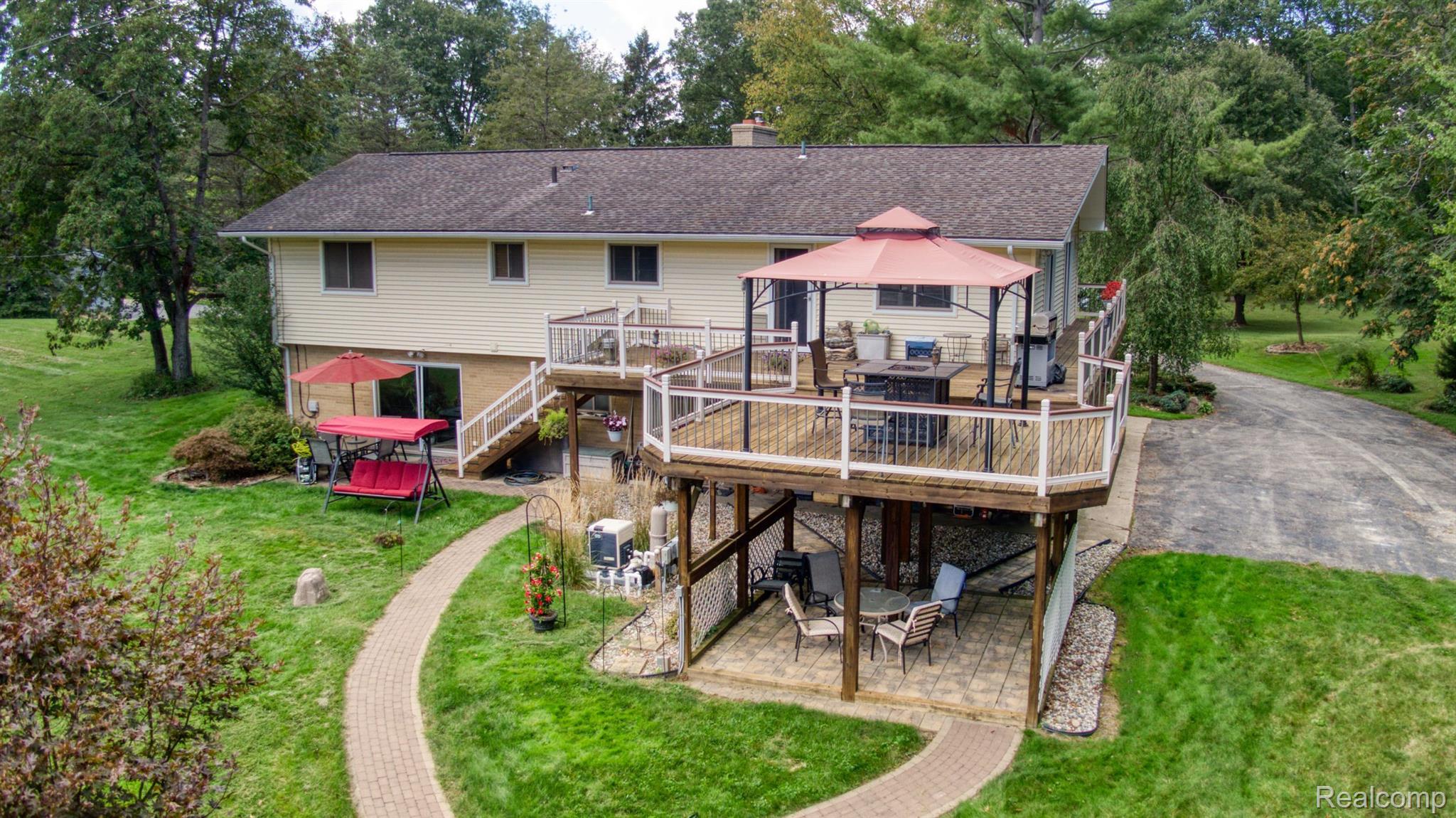 6821 Farley Road Pinckney, MI 48169 - Photo 10 of 38 Gallery Image 10