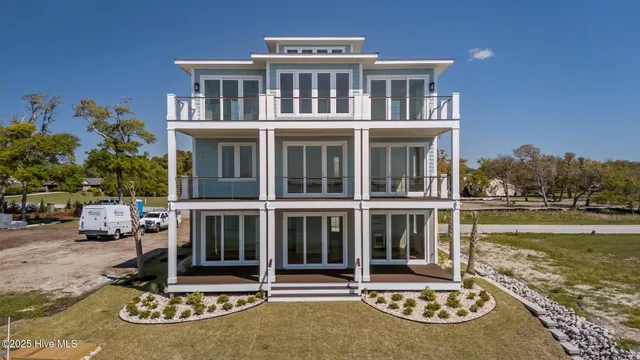 $2,995,000 | 4737 South Shore Drive, Morehead City, NC 28557