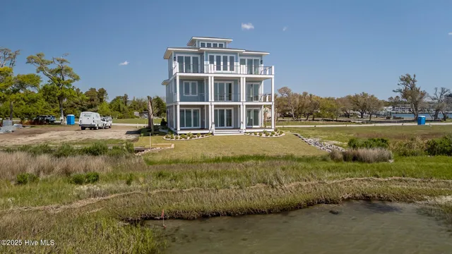 $2,995,000 | 4737 South Shore Drive, Morehead City, NC 28557