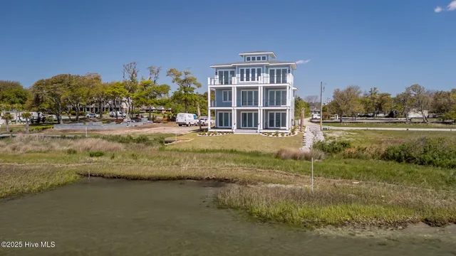$2,995,000 | 4737 South Shore Drive, Morehead City, NC 28557