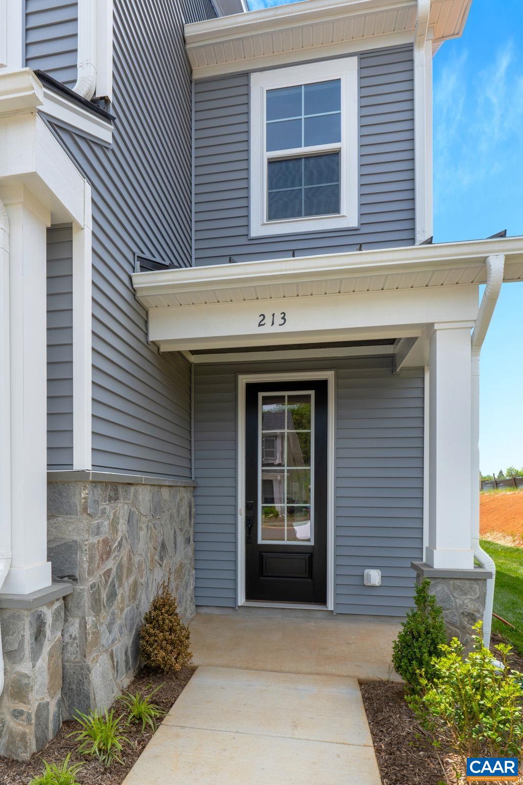 305 Springdale Road Waynesboro, VA 22980 - Photo 4 of 42 Gallery Image 4