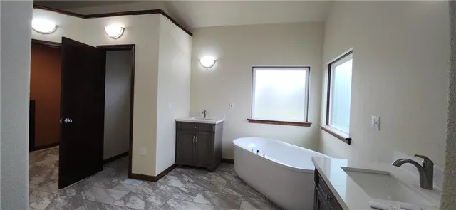 $339,000 | 2104 County Road 4270, Elk City, KS 67344