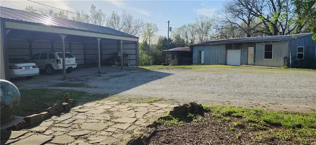 $339,000 | 2104 County Road 4270, Elk City, KS 67344