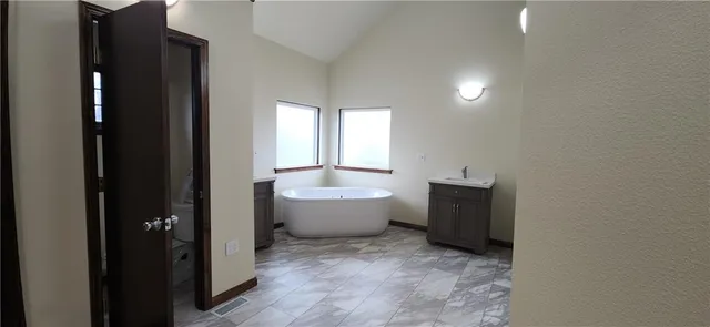 $339,000 | 2104 County Road 4270, Elk City, KS 67344