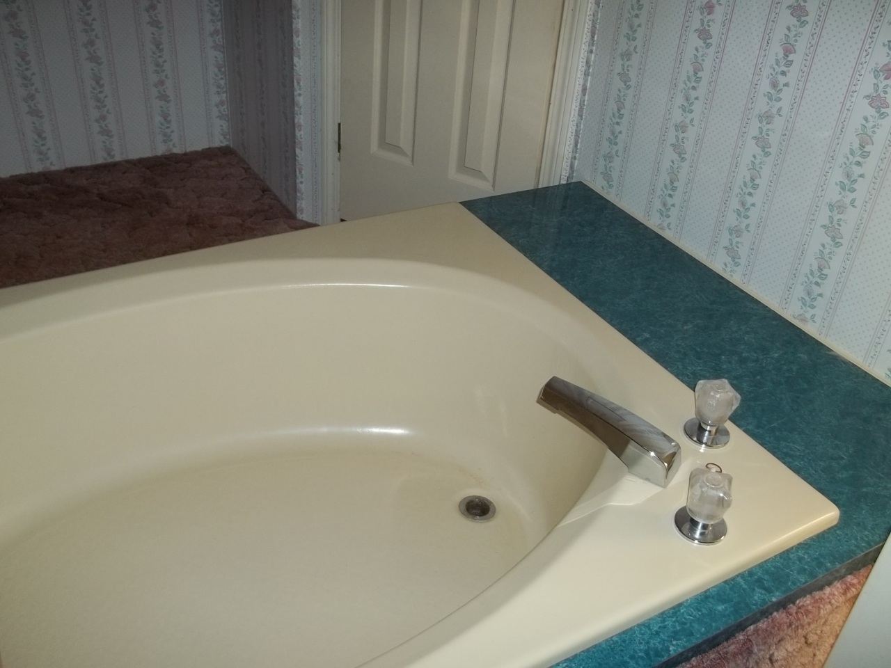4541 Webster Road Glade Hill, VA 24092 - Photo 22 of 26 Garden Tub