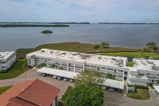 $339,000 | 4753 Independence Drive, Bradenton, FL 34210