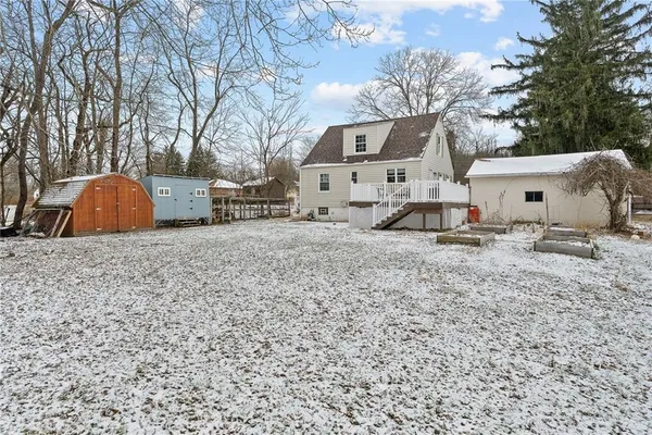 a view of a house with backyard and trees