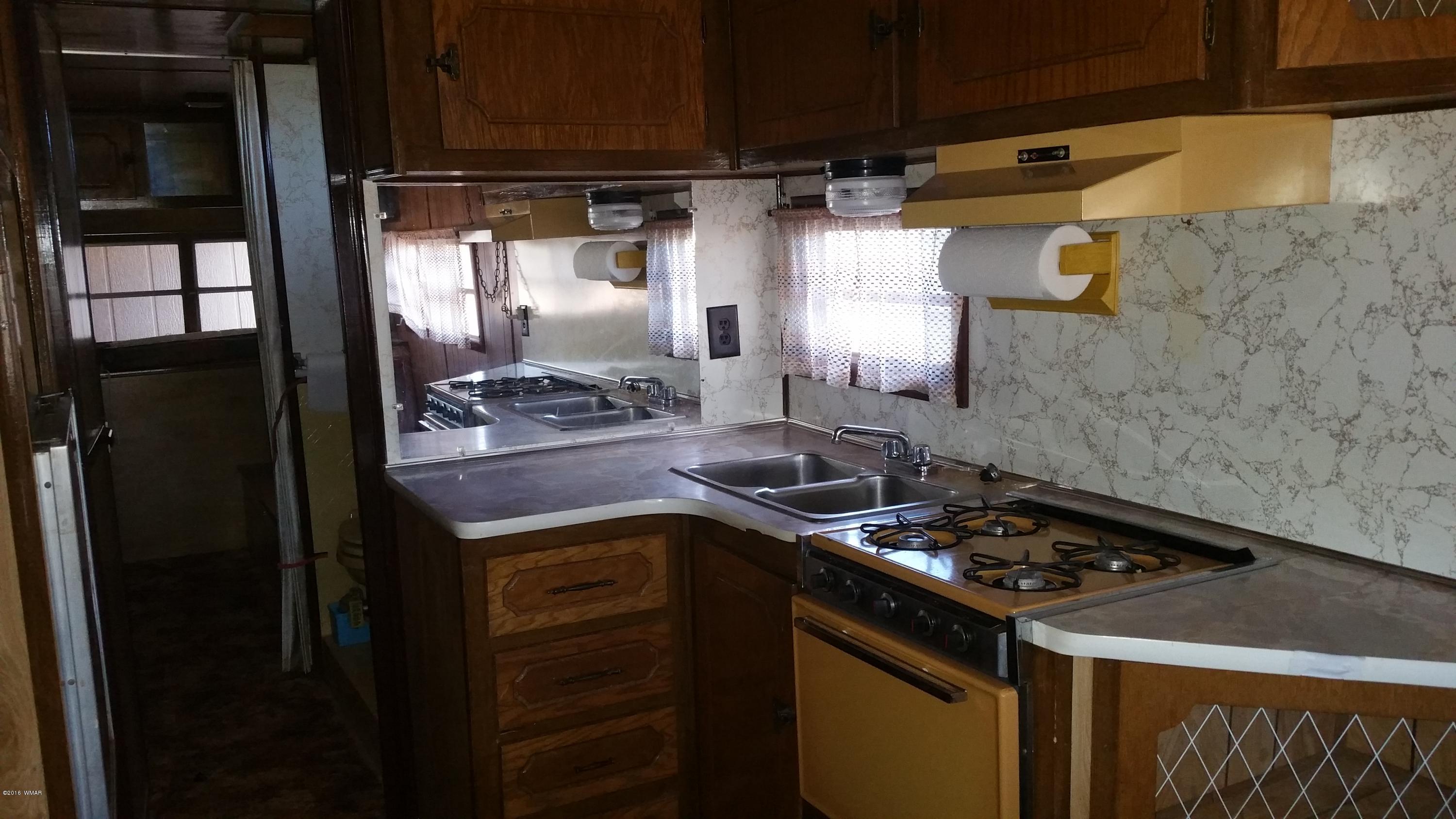 5139 Garibaldi Road Snowflake, AZ 85937 - Photo 25 of 39 a kitchen with a stove and a refrigerator