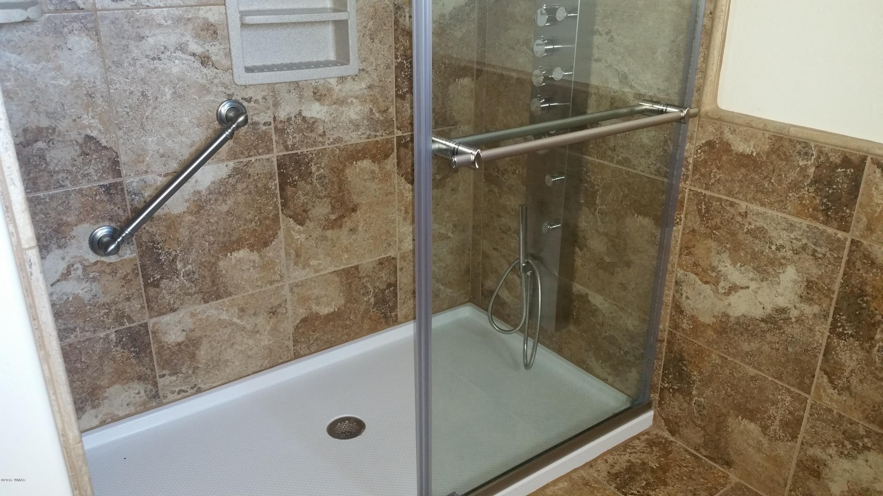 5139 Garibaldi Road Snowflake, AZ 85937 - Photo 30 of 39 a bathroom with a shower