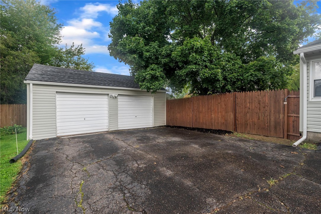 2795 Chamberlain Road Akron, OH 44333 - Photo 35 of 35 2 car garage
