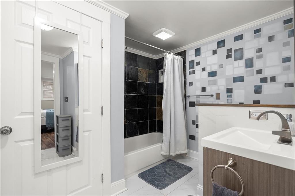 153 Randolph Street Northeast Atlanta, GA 30312 - Photo 31 of 37 a bathroom with a sink and a bathtub