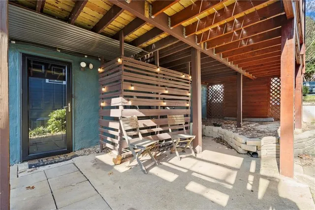 a view of an entryway and a livingroom