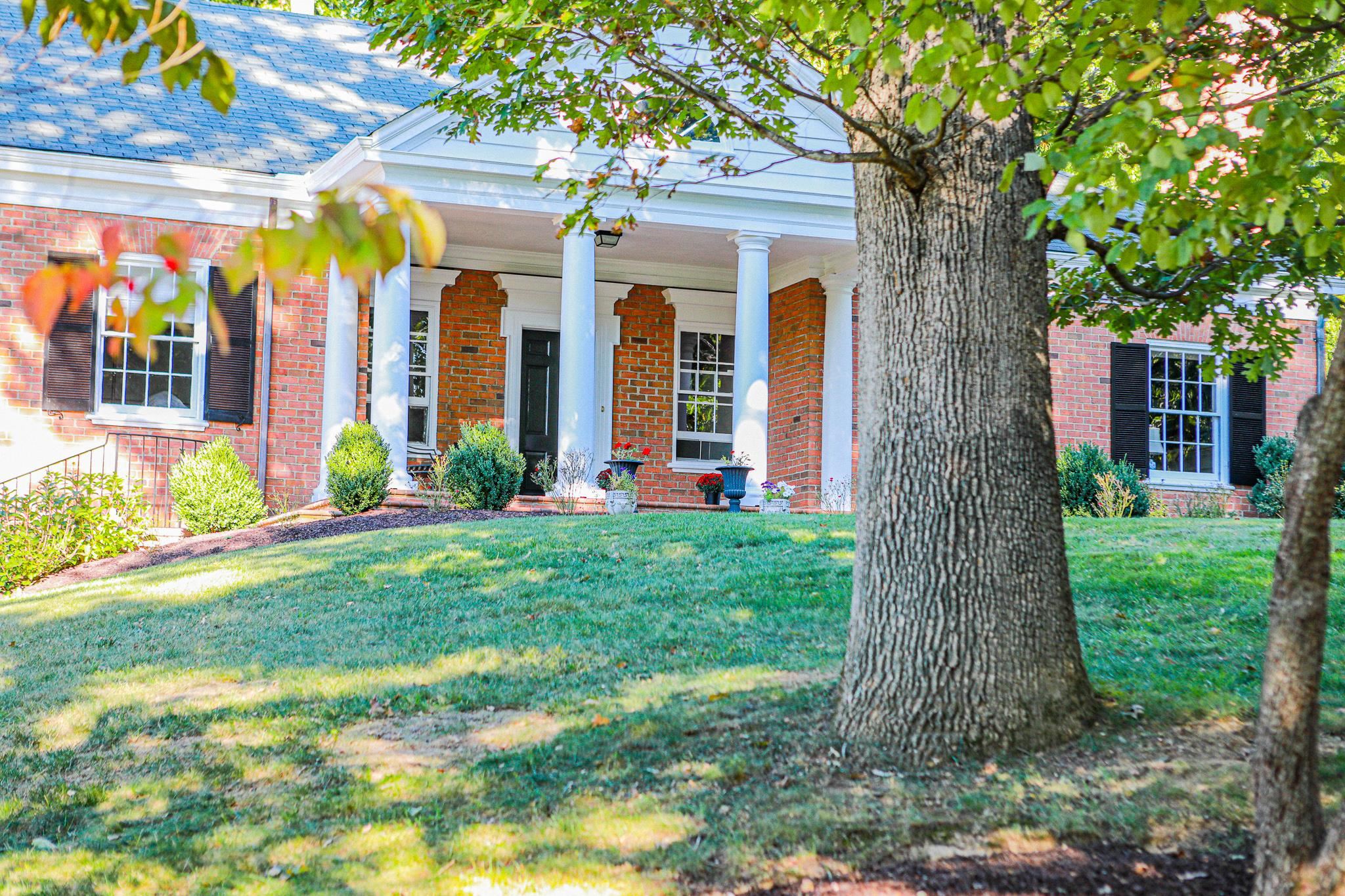 19 Ridgewood Drive Staunton, VA 24401 - Photo 5 of 73 a front view of a house with garden