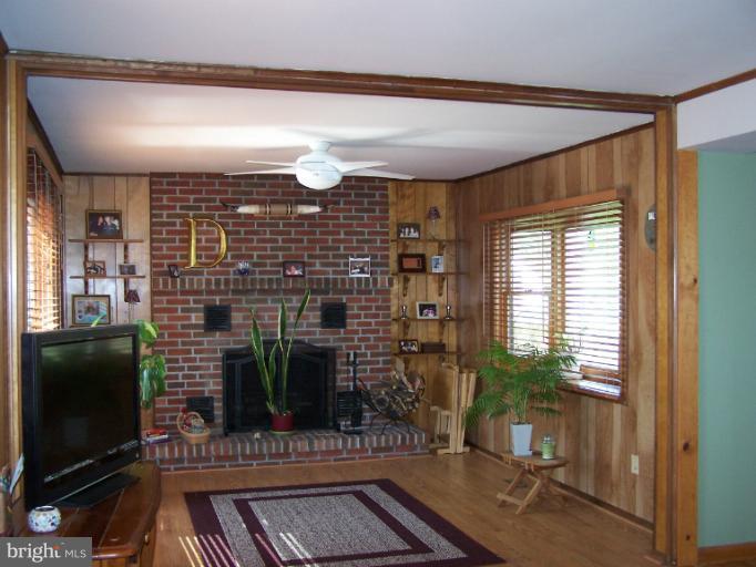 4201 Mispillion Road Nottingham, MD 21236 - Photo 2 of 14 Family Room