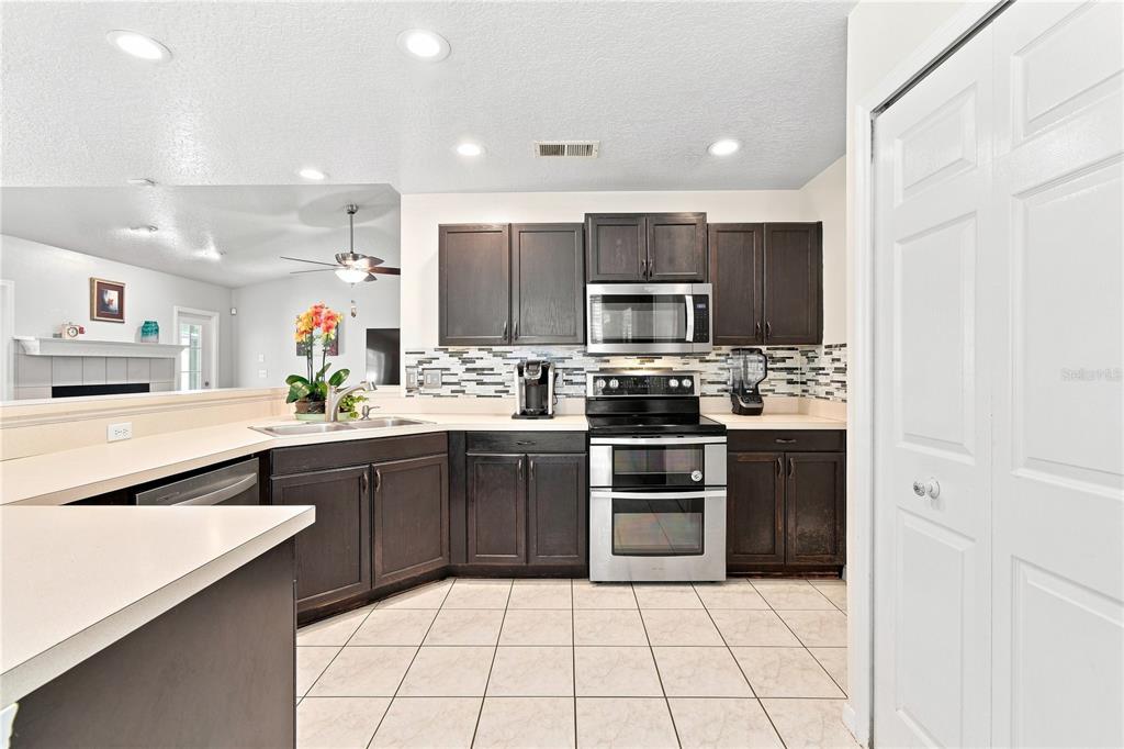 1009 Spring Loop Way Winter Garden, FL 34787 - Photo 6 of 19 Gallery Image 6