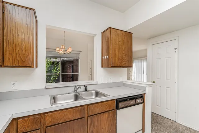 $2,400 | 3329 Rosedale Avenue, Unit 21, University Park, TX 75205