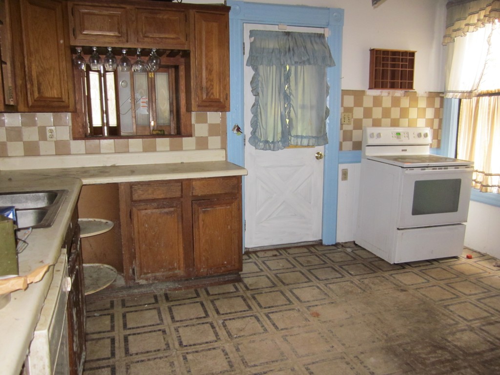 190 Buckingham Street Springfield, MA 01109 - Photo 4 of 16 Gallery Image 4