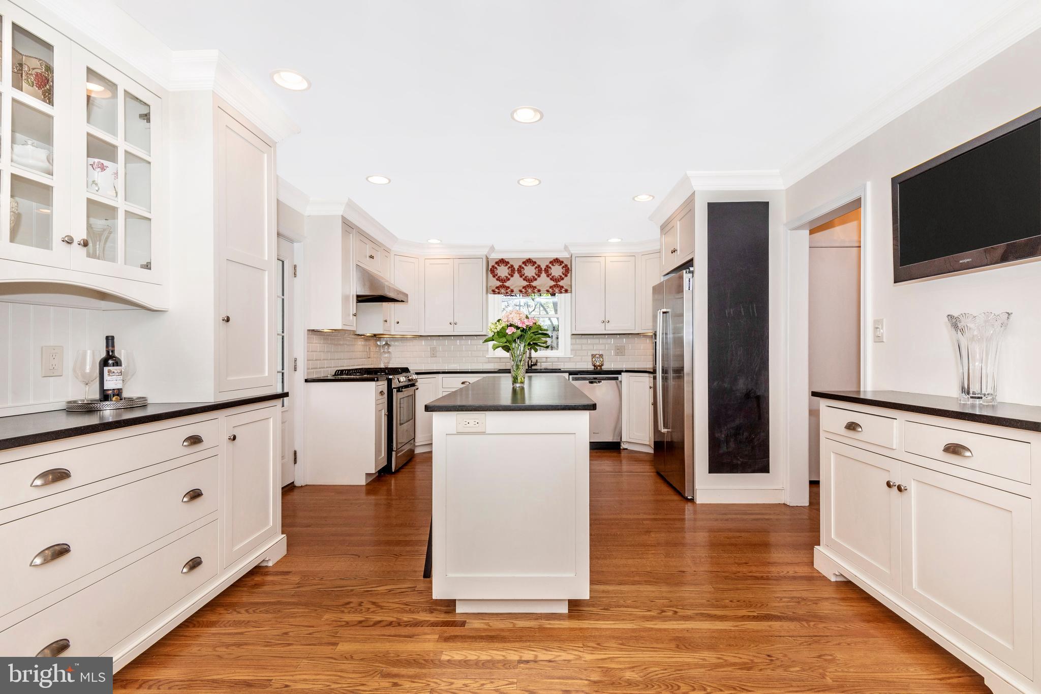 500 Midland Circle Wayne, PA 19087 - Photo 13 of 38 Kitchen with island new in 2012