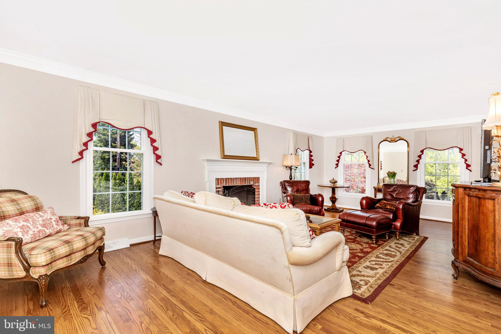 500 Midland Circle Wayne, PA 19087 - Photo 10 of 38 Living room