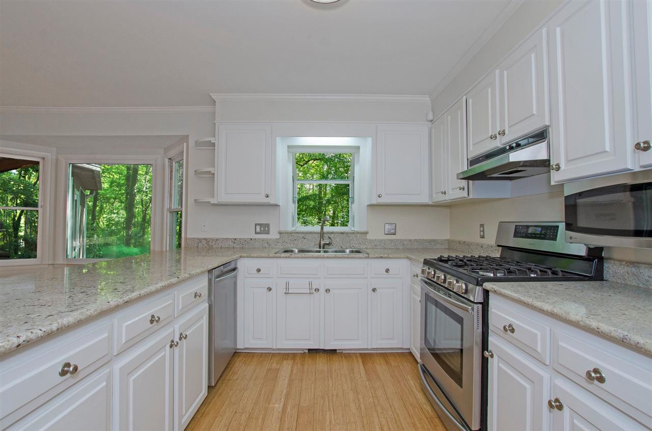 Updated Kitchen w/Granite & Stainless