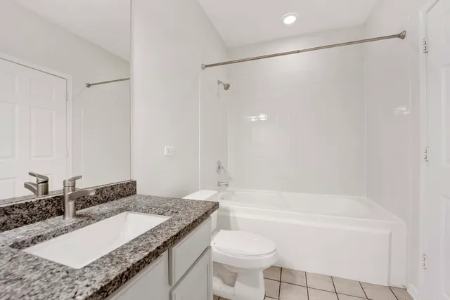 $339,999 | 948 West 15th Place, Unit 1B, Chicago, IL 60608