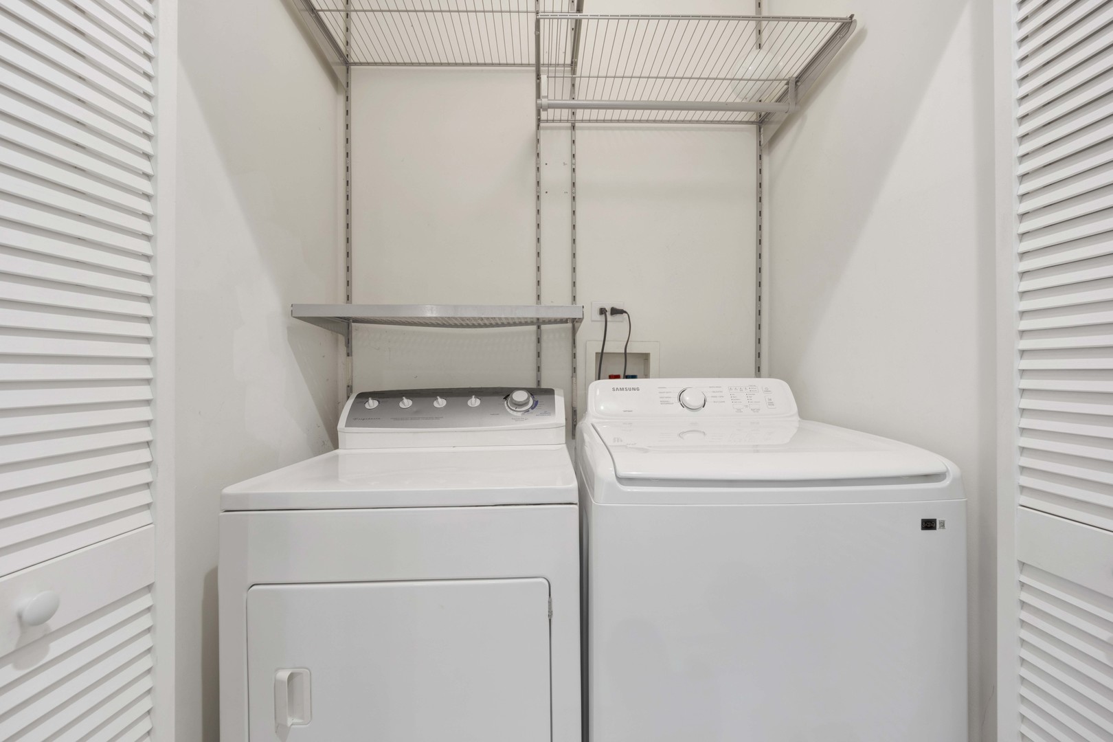 948 West 15th Place, Unit 1B Chicago, IL 60608 - Photo 20 of 59 a utility room with dryer and washer