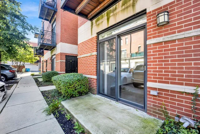 $339,999 | 948 West 15th Place, Unit 1B, Chicago, IL 60608
