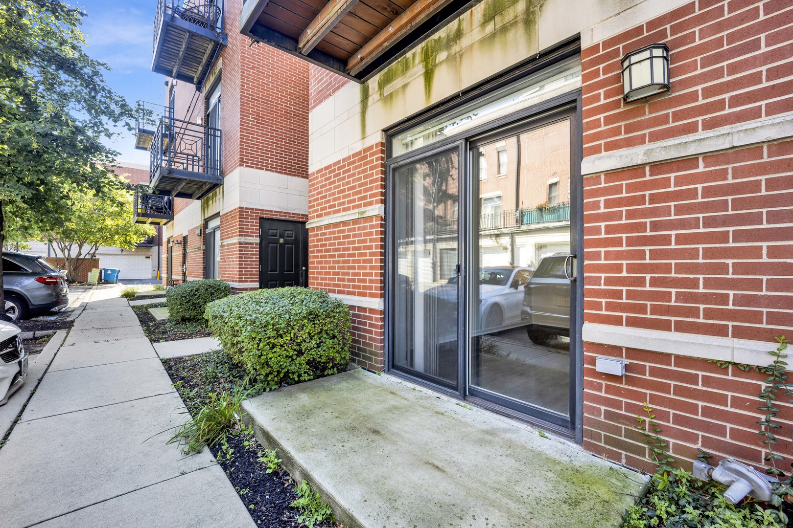 948 West 15th Place, Unit 1B Chicago, IL 60608 - Photo 21 of 59 a view of a brick house with a large windows