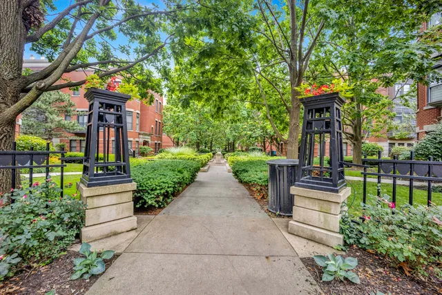 $339,999 | 948 West 15th Place, Unit 1B, Chicago, IL 60608