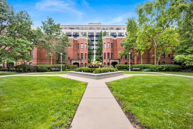 $339,999 | 948 West 15th Place, Unit 1B, Chicago, IL 60608