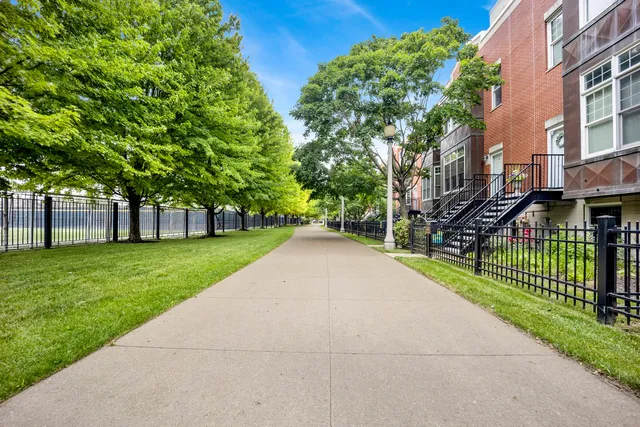 $339,999 | 948 West 15th Place, Unit 1B, Chicago, IL 60608