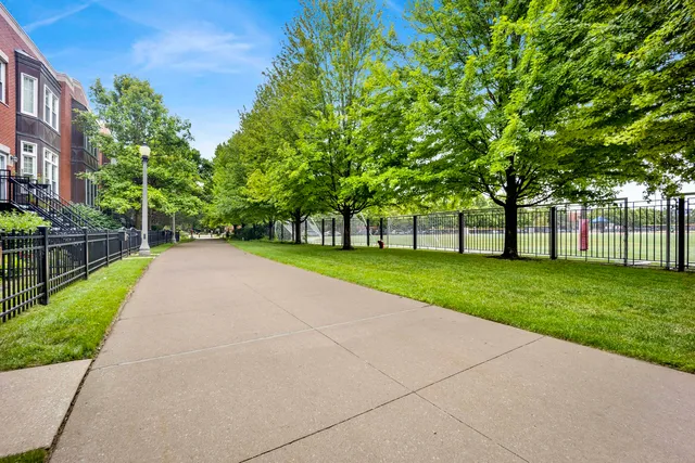 $339,999 | 948 West 15th Place, Unit 1B, Chicago, IL 60608