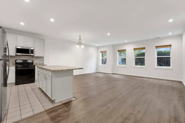 $339,999 | 948 West 15th Place, Unit 1B, Chicago, IL 60608