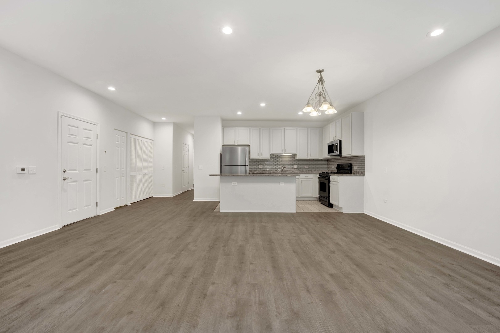 948 West 15th Place, Unit 1B Chicago, IL 60608 - Photo 8 of 59 a view of kitchen with wooden floor