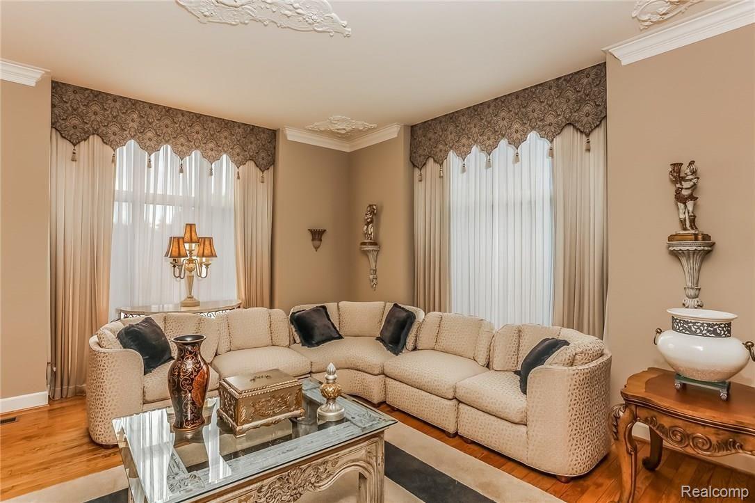 4815 Sheldon Road Rochester, MI 48306 - Photo 24 of 83 036-Family_Room-3129670-medium.jpg