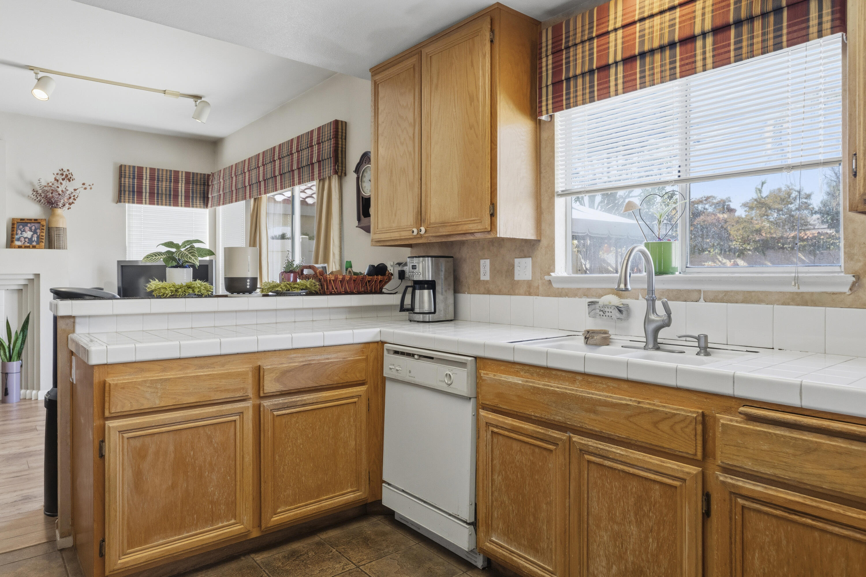 230 Fox Mills Lane Riverside, CA 92506 - Photo 9 of 25 DSC05016