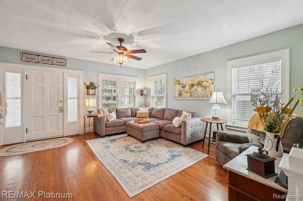 409 South Walnut Street Howell, MI 48843 - Photo 2 of 30 Gallery Image 2