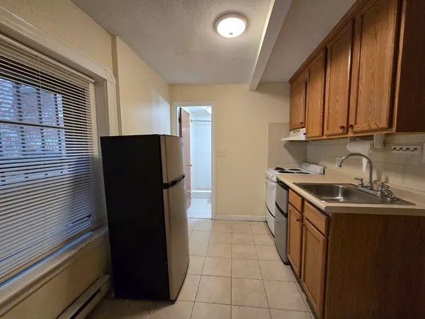 $2,300 | 11 Grove Street, Unit 2, Boston, MA 02114