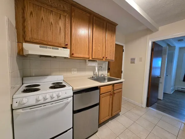 $2,300 | 11 Grove Street, Unit 2, Boston, MA 02114