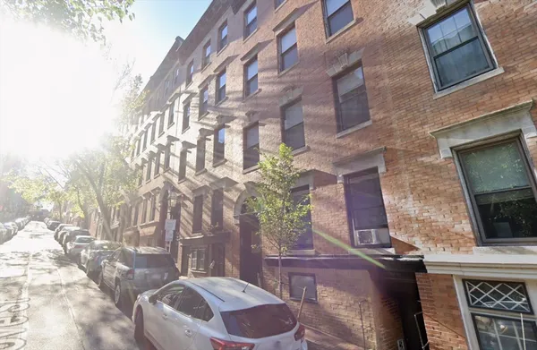 $2,300 | 11 Grove Street, Unit 2, Boston, MA 02114