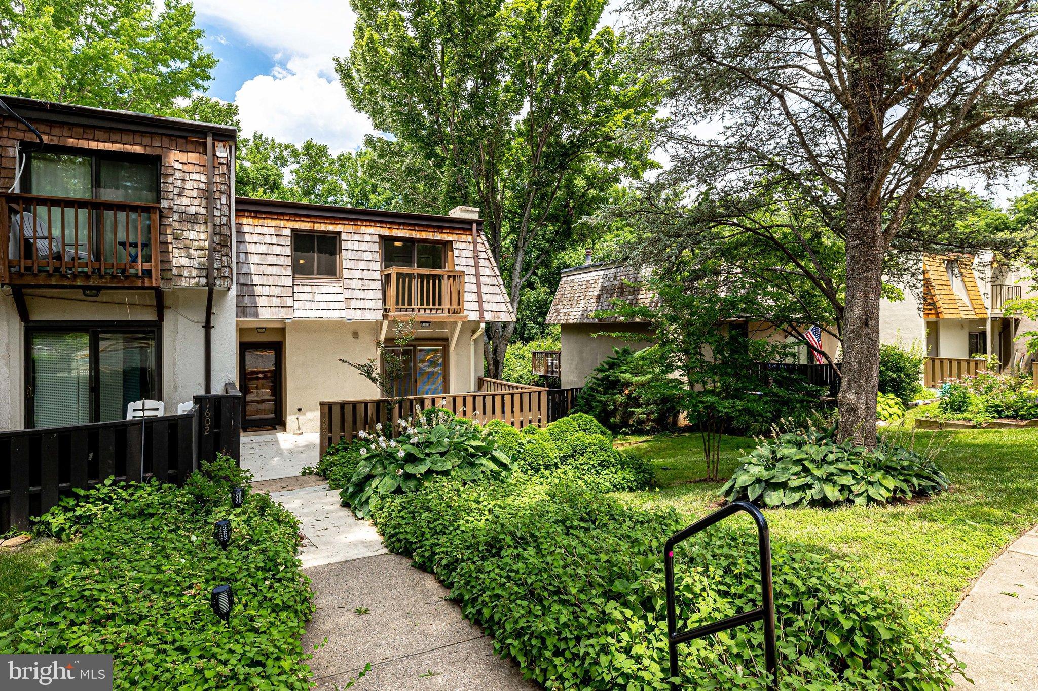 1600 Valencia Way Reston, VA 20190 - Photo 3 of 74