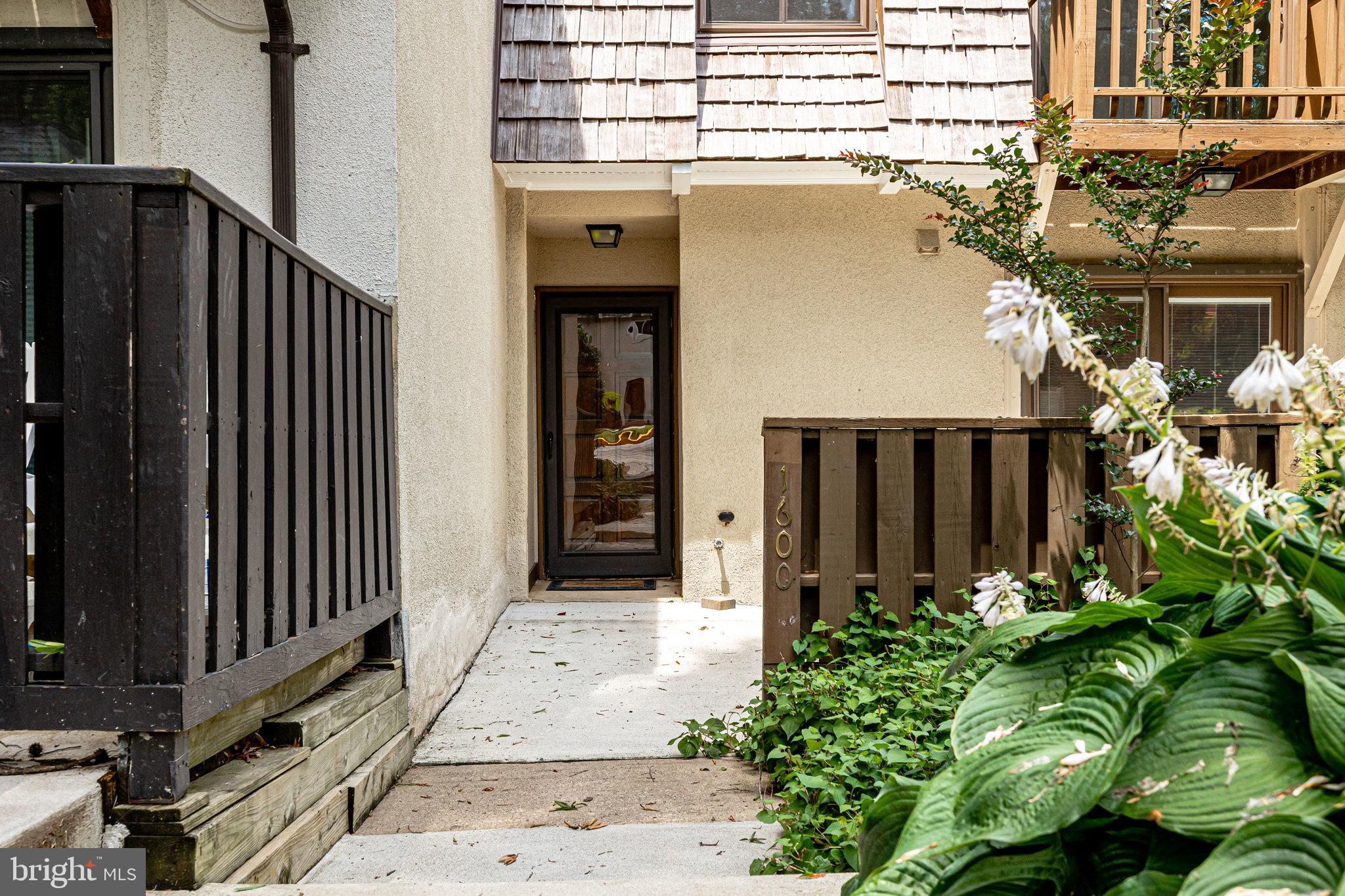 1600 Valencia Way Reston, VA 20190 - Photo 10 of 74