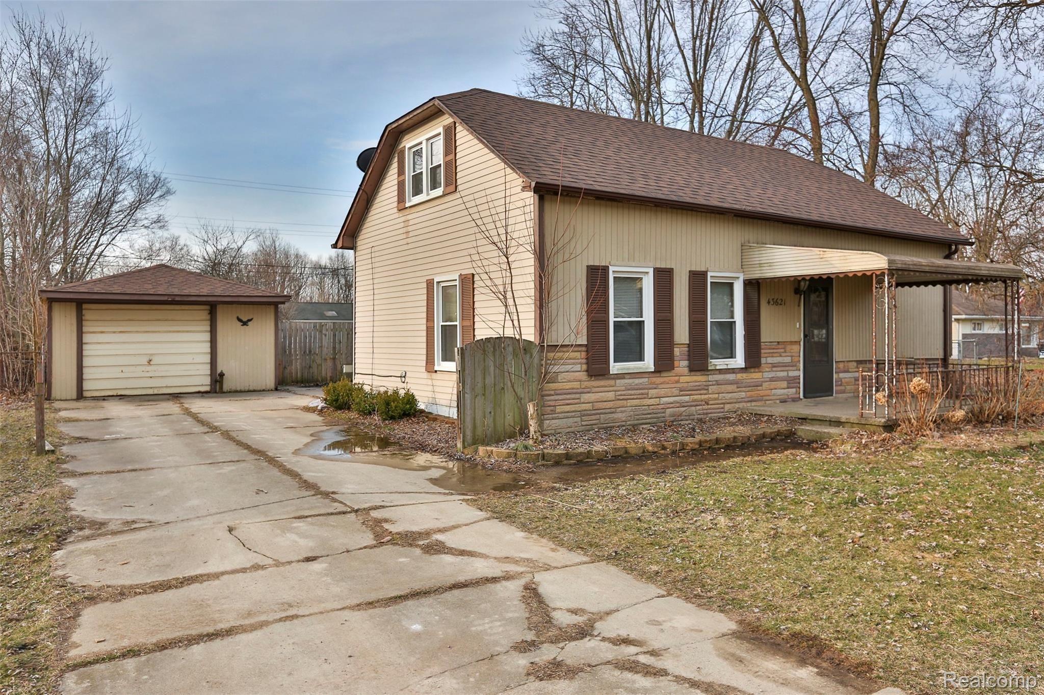 43621 Burtrig Road Belleville, MI 48111 - Photo 2 of 13 2B8A7130.jpg