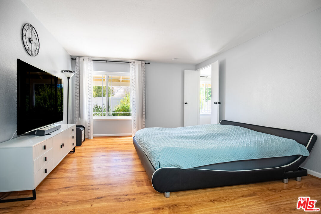 27003 Rio Prado Drive Valencia, CA 91354 - Photo 14 of 40 a room with wooden floor and flat screen tv